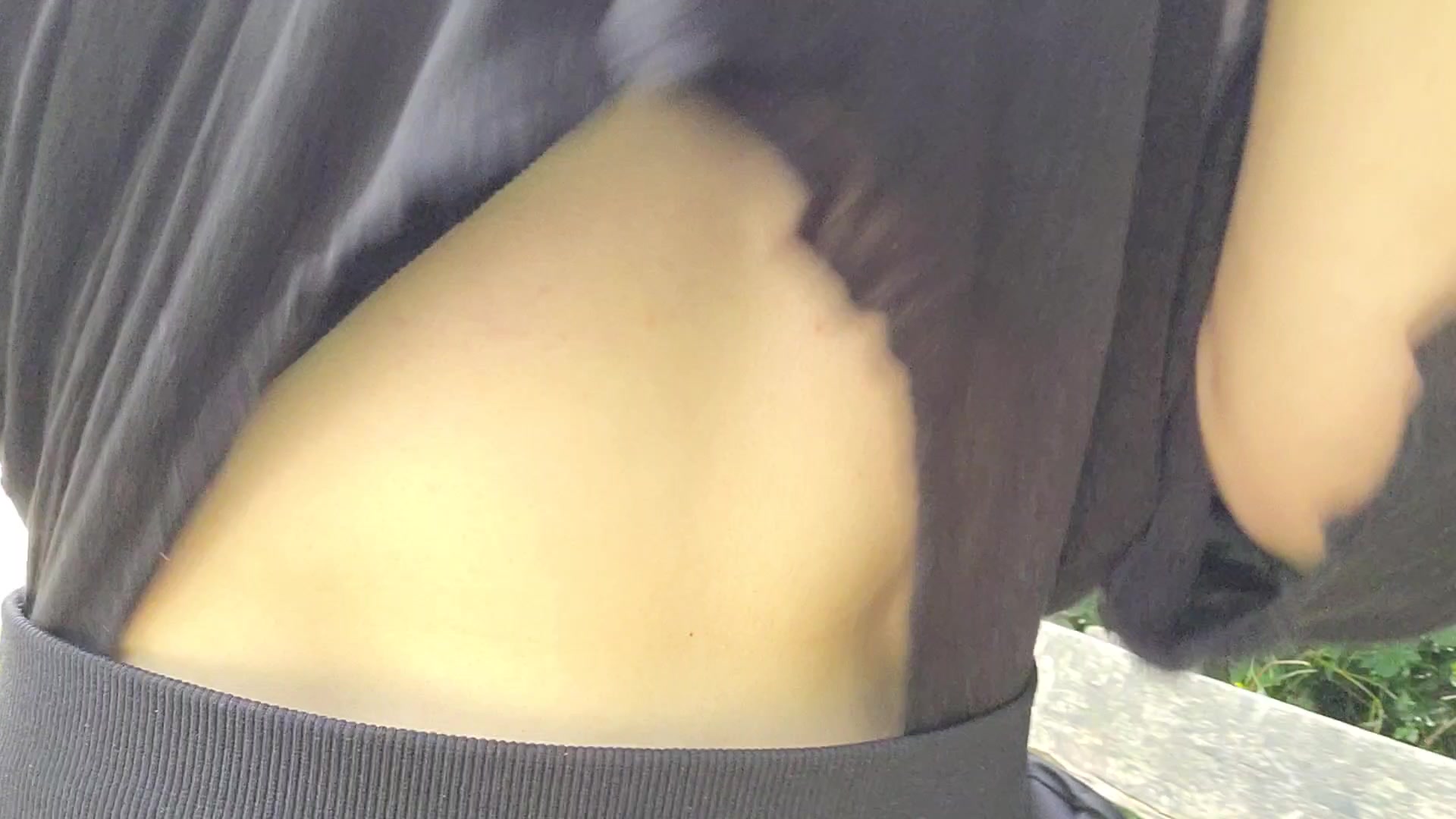 Nicht mal eine Minute hatte ich meinen blanken Hintern an den frischen Luft, da kommen schon die plage Geister und stecken ihren Rüssel in meinen Hintern. Da wäre mir dein dicker Schwanz schon um ein vielfaches lieber gewesen oder hätte ich dir auf den Schwanz pinkeln dürfen?