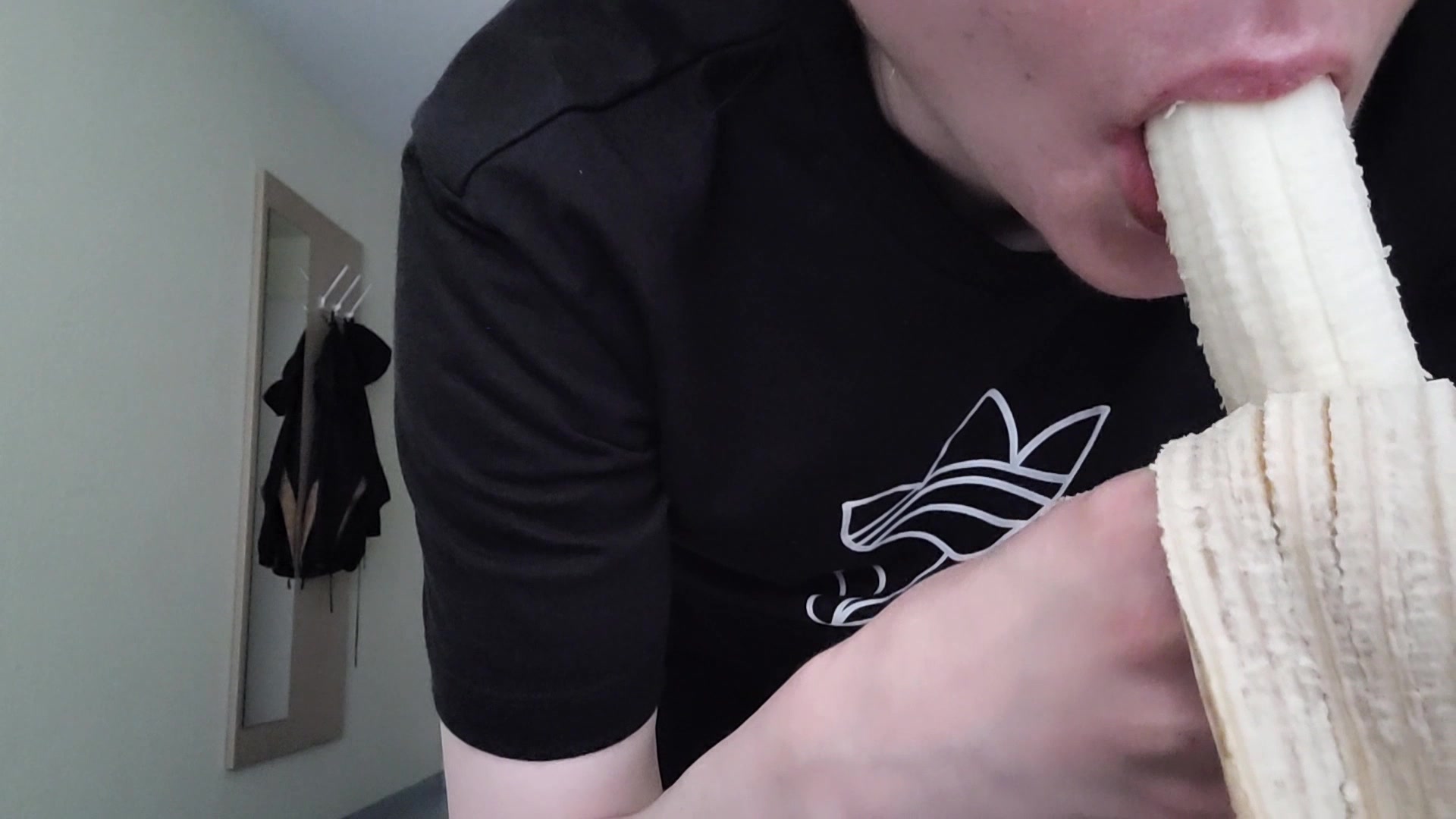 Ich kann es einfach nicht lassen meiner Geilheit freien lauf zu lassen. Im Treppenhaus, Outdoor und im Zimmer. Wo willst du es mit mir tun?