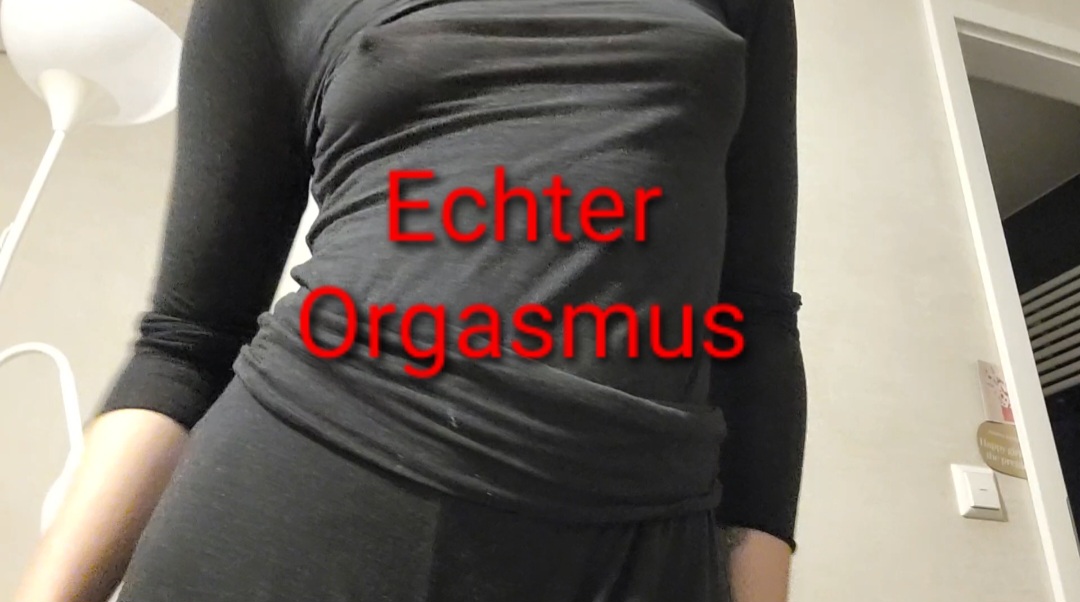 Daily Geilheit! Komm mit in mein Bett! Komm mit in mein Bett mein Schatz und gönn dir dieses spontane und echte Selbstbefriedigungsvideo, natürlich mit happy end. Bereit meine Muschi vor Geilheit zucken zusehen, dann komm mit, ich warte im Bett auf dich!