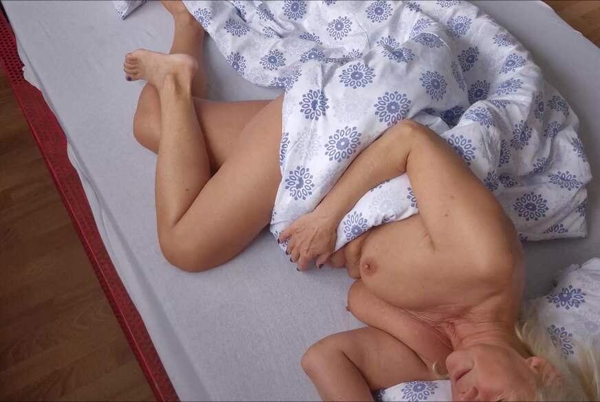 HotIbizalady: Nach dem Mittagsschlaf