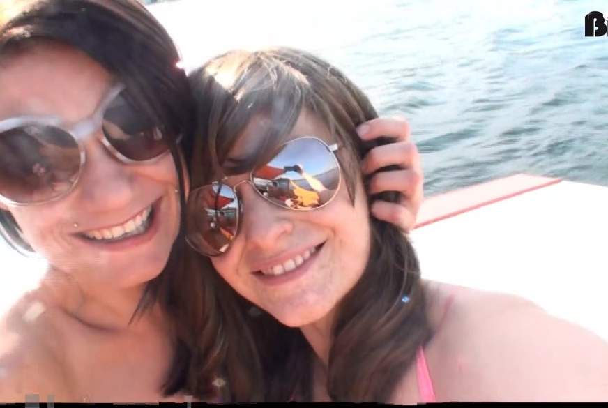 Nackte M****is aufm See von CassyYoung