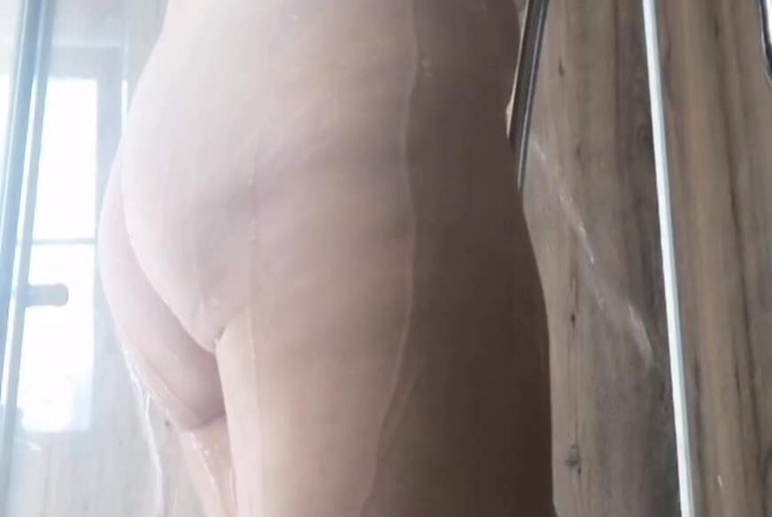 lola_m**a: Unter der Dusche