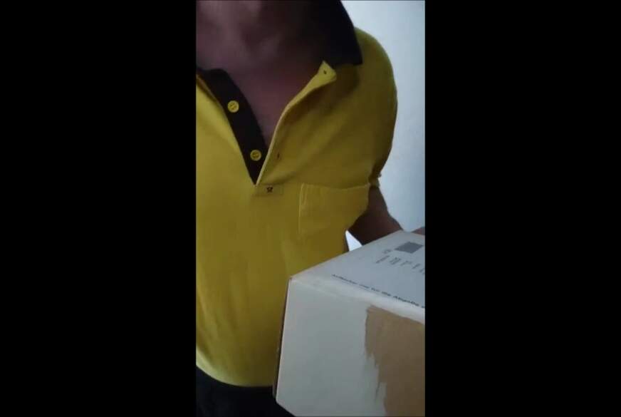 tammara28: Der Postbote