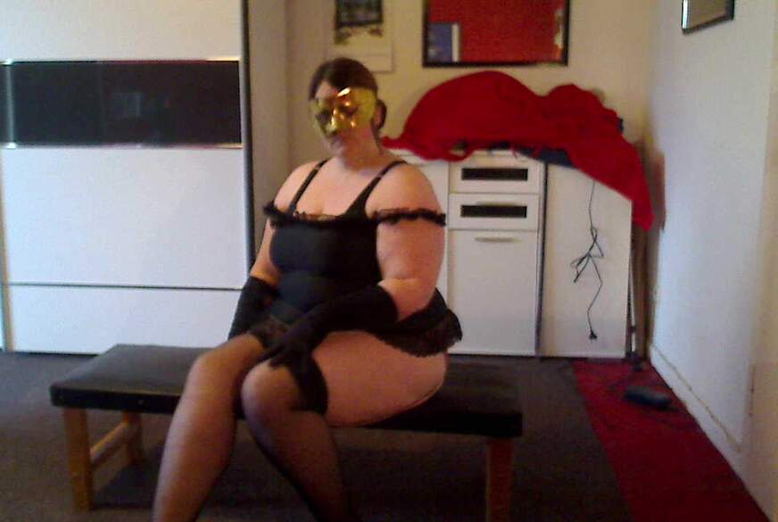 tammara28: Milf besorgt es sich selbst