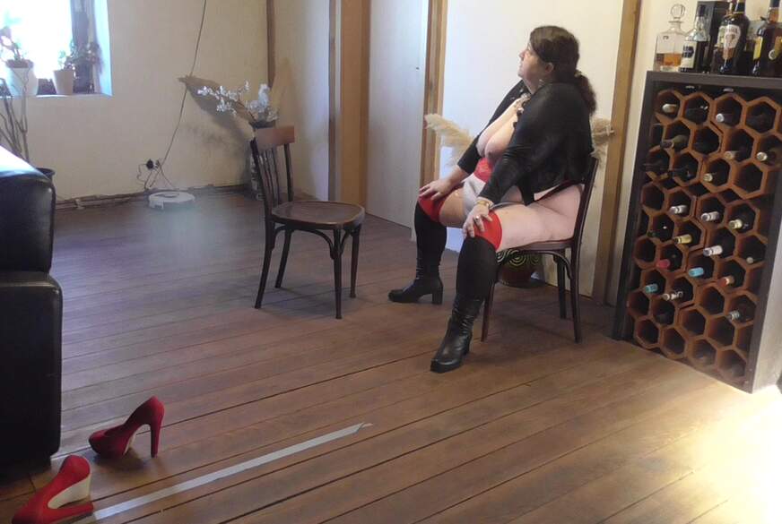 tammara28: Sie s*****t in meine Geilen Pumps