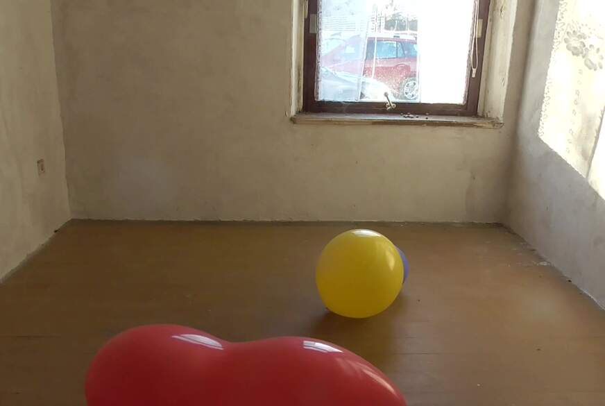 tammara28: Luftballns mit Ts kaputt gemacht