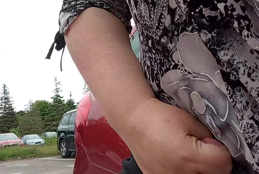 tammara28: Mitten am straßenrand g*****t