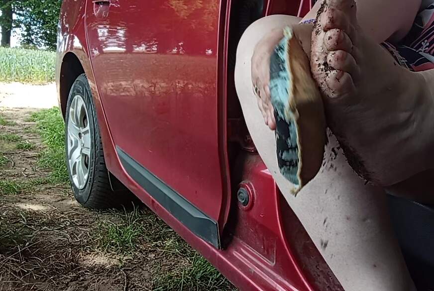 tammara28: Knie nieder  und mach meien Füße Sauber
