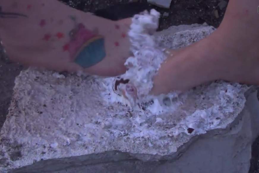 Wetgirl6: 2 Girls 2 Füße 5 Mohrenköpfe