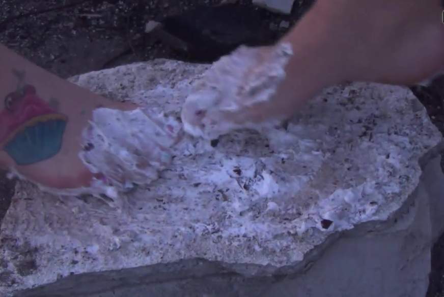 Wetgirl6: 2 Girls 2 Füße 5 Mohrenköpfe