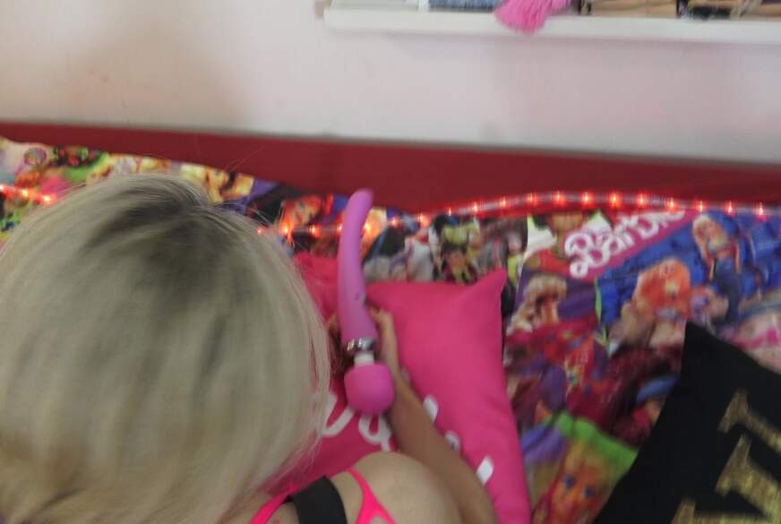 Barbiegirl mit Riesen A**ltoys g*****t mit F***en-f*****g und S****ting von PamelaDeluxe