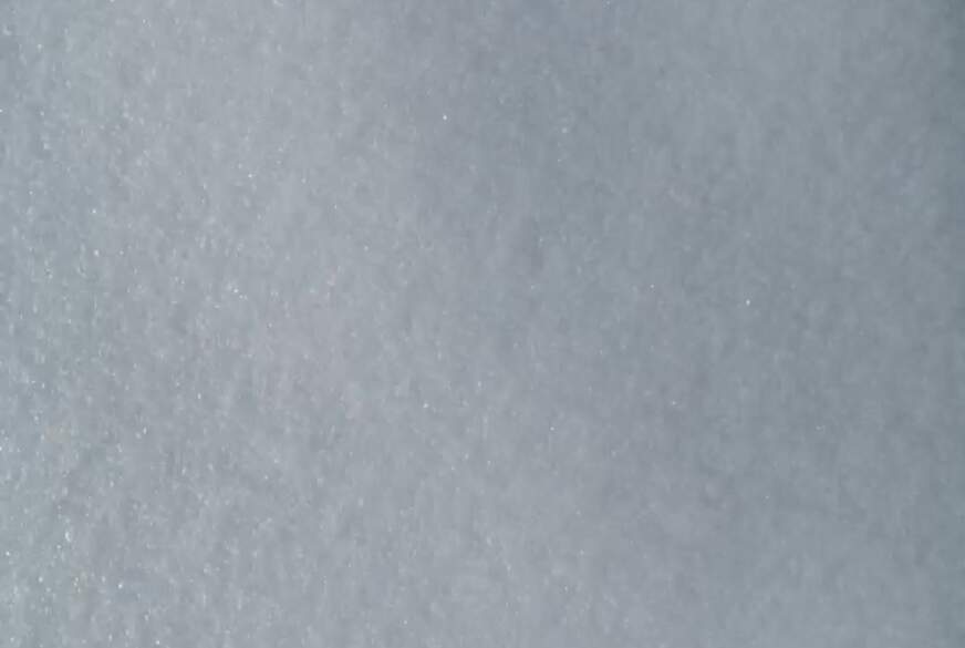 Jeannyb***h: Gang durch den Schnee und Fußnägel lackieren