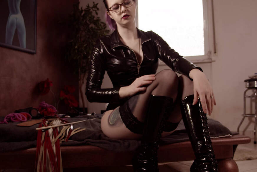 DavinaDark: nylon feetjob