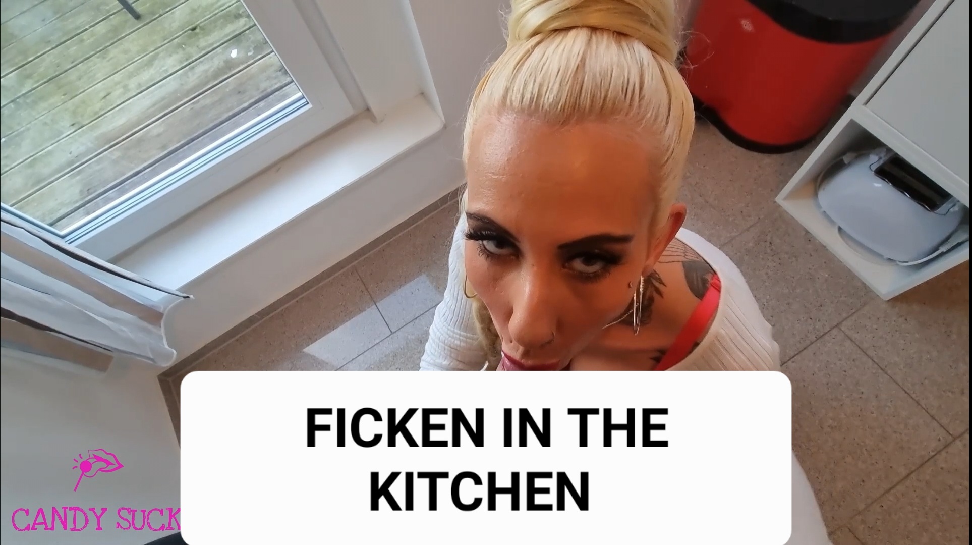 FICKEN IN THE KITCHEN Was tust du wenn du auf dein Essen wartest ?
Also, ich lass mich schön in alle 3 Löcher ficken.
Erstmal den Schwanz hart lutschen und mich dann ich in die feuchte Fotze ficken ....
Mit dem nassen Schwanz dann tief in meinen Arsch eindringen 
Immer wieder geil die Löcher wechseln bis der Schwanz abspritzt.
und fertig ist das Essen !