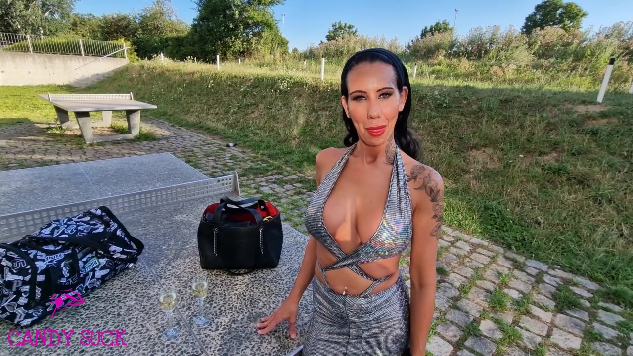 Krass wie ungeduldig .... 
Ich mach mir extra Gedankn wie ich jemanden eine Freude zum Geburtstag machen kann.... 
und dann schaut er mich mit einem traurigen Gesicht an und erwartet mehr ^^
Überraschung gelungen, jetzt bekommt er erstmal meine geilen 3 löcher zum Geburtstag.
Happppyyyy Birthday