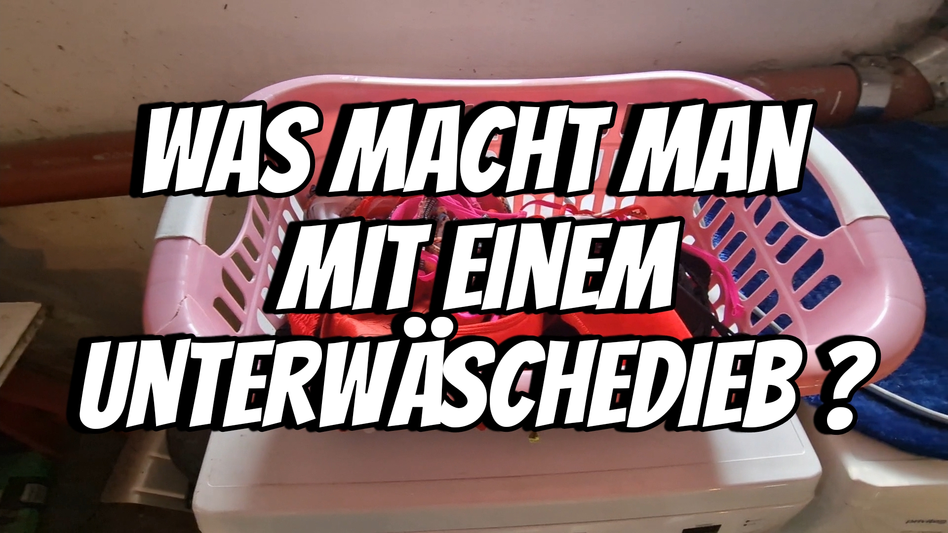 Was macht man mit einem Unterwäschedieb ? Tja das wusste ich auch nicht so ganz, bis ich vorkurzem in den Keller komme und tatsächlich jemand auf frischer Tat erwische.
Erzählt mir total dreist, er reperiert einen Trockner für jemand der nicht mal im Haus lebt^^ 
Doch ich bin ja nicht bescheuert, als ich ihm die hose runter zog fiel auch schon mein höschen raus und dann ....