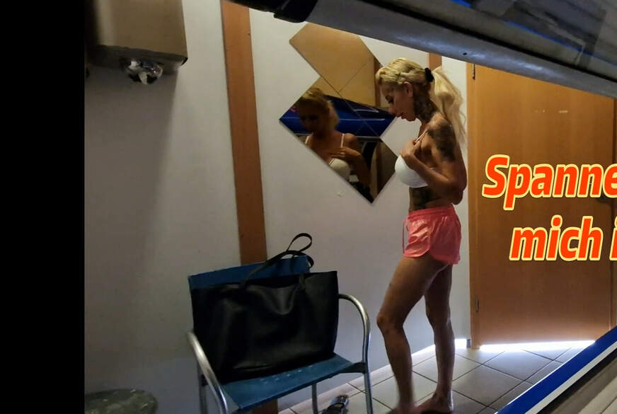 Spanner beobachtet mich im Solarium von Queen Candy