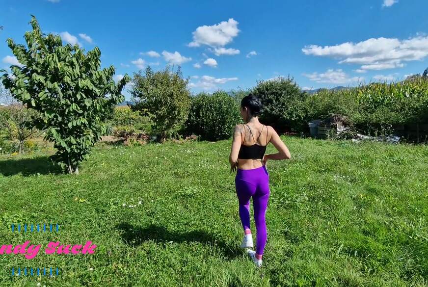 Candys**k: Ich p**s ganz frech bei meinem Nachbarn in den Garten