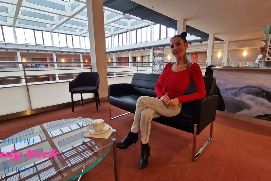 Candys**k: Schnellf**k auf der Lobbytoilette