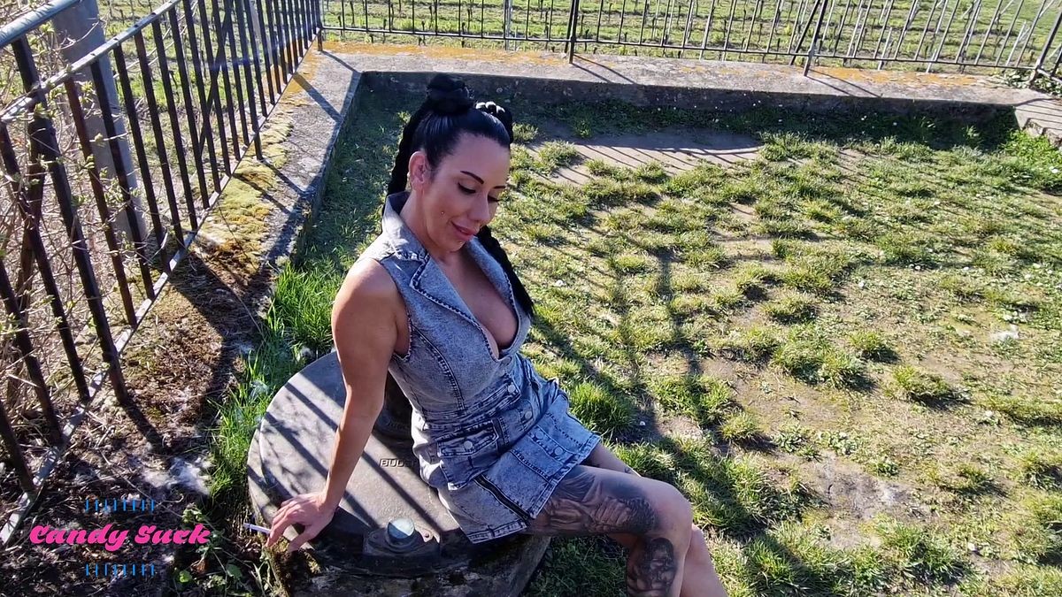 Smoking Anal-Creampie Zu lange ist es her .... Doch jetzt jetzt hab ich mich mal wieder mit einer zigarette in den Arsch ficken lassen Erstmal den Schwanz während dem rauchen geil angelutscht, so das er direkt nass in mein Arsch flutschen kann ... Und dann rauch ich erstmal genüßlich eine während ich schön tief in mein Arsch gefickt werde . #Smoking #analcreampie #Outdoor