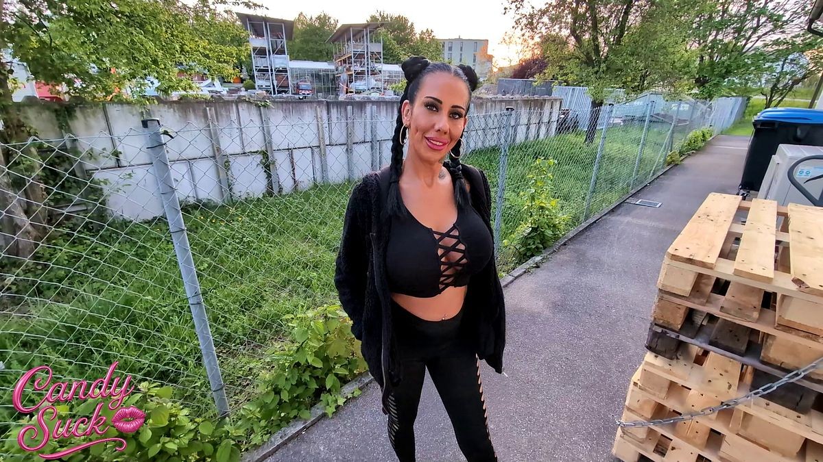 Abmahnung kassiert, aber sein Schwanz war härter als sein Urteil Mein Chef ist echt \\\'n Arsch. Ich bin meistens 30 Minuten früher auf der Arbeit, aber das interessiert ihn kein Stück. Gestern hatte ich ein Date und dachte mir: \\\