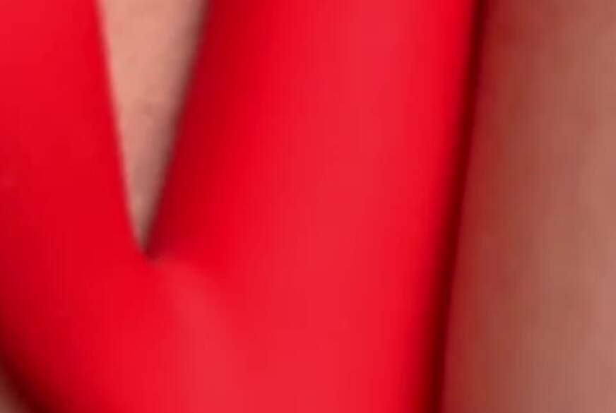 sexyjulia94: Geil g*******t, gestöhnt und mit dem Dildo an den h**ten Nippeln gespielt