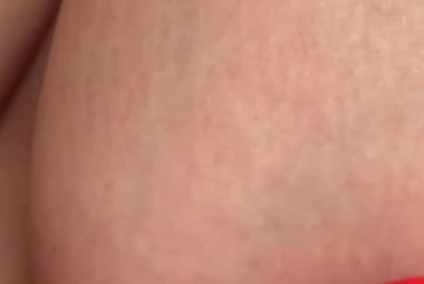 sexyjulia94: Geil g*******t, gestöhnt und mit dem Dildo an den h**ten Nippeln gespielt