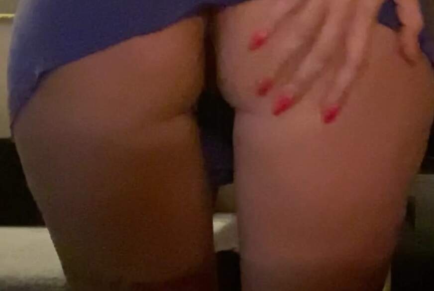 DirtyWetCat: Sexy Farting-Video von deiner Mistress mit real swiss Dirty-Talk..!!!