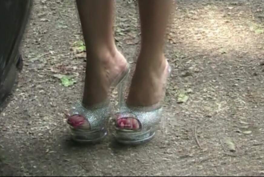 MissSmoky: Miss Smoky im Wald - Sexy High Heel Walk