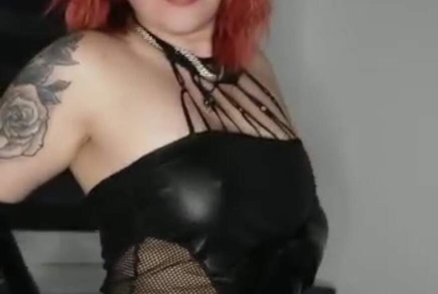 S****t im engen Latexkleidchen von Misss****t69 pic1