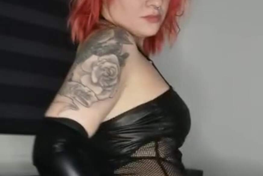 S****t im engen Latexkleidchen von Misss****t69 pic2