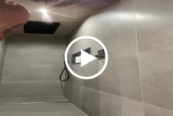 du bist gerne ein stiller beobachter Milfs Brünett Dicke Rasiert Solo Frau Silikon Nahaufnahme POV Duschen 