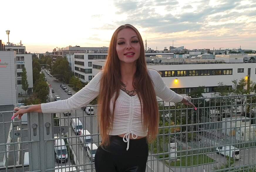 Leyla-Bones: P**s über den Dächern Münchens!!! Zu dreist?!
