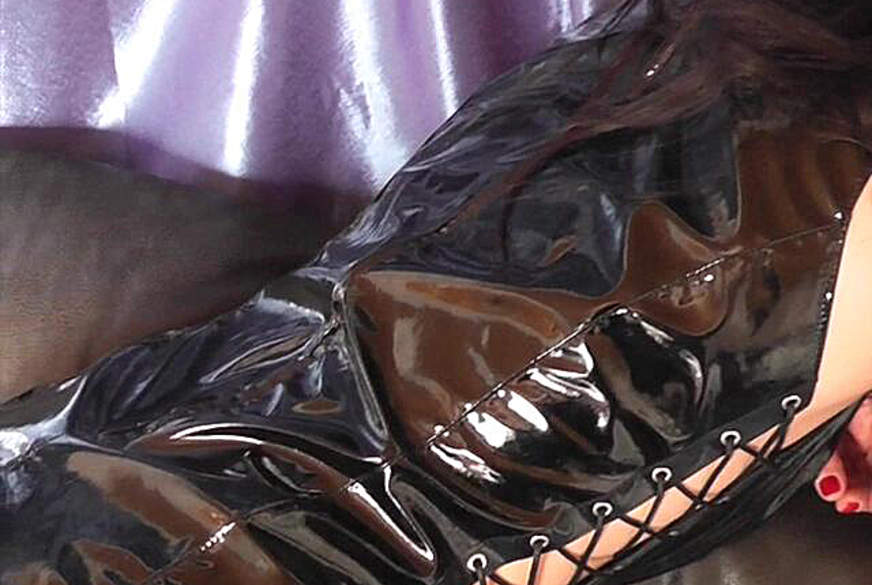 Lackmilf in Nylons beim F****n v********t von healthymale