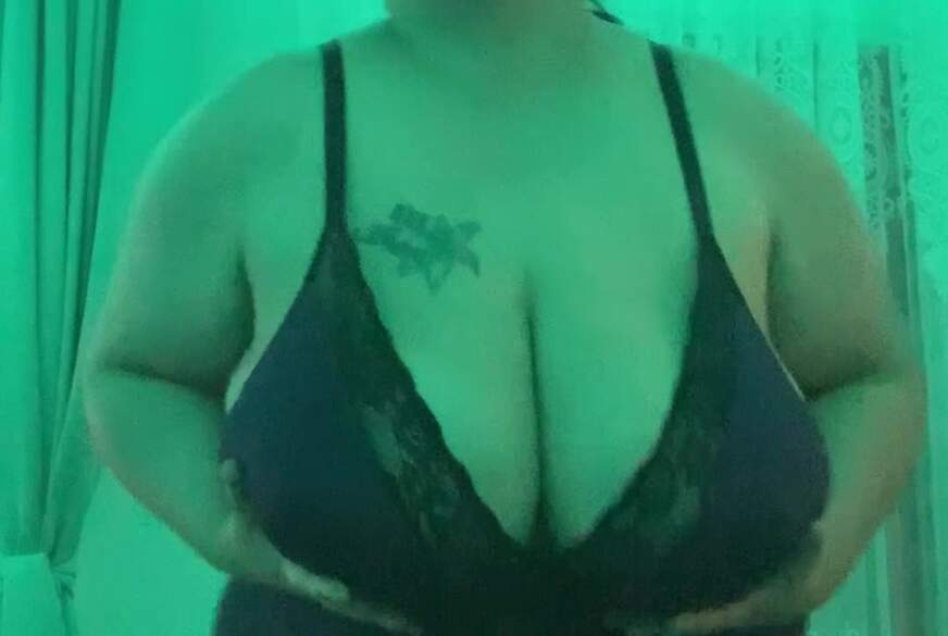 D**ketittenjasmin: ich ziehe mich langsam aus !