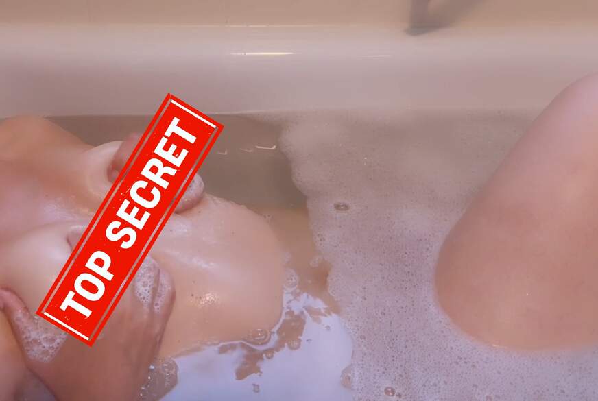 XXsweetalexaXX: GEILE UND F*****e SPIELE MIT MEINEN TITTEN IN DER BADEWANNE!!