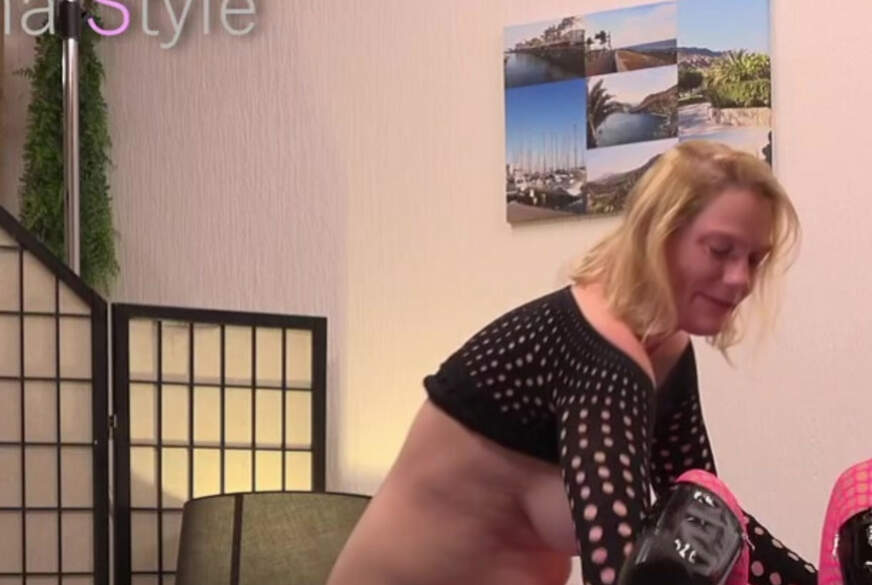 EmmaStyle: MILF mit vielen M****ipiercings g*****t Teil 2
