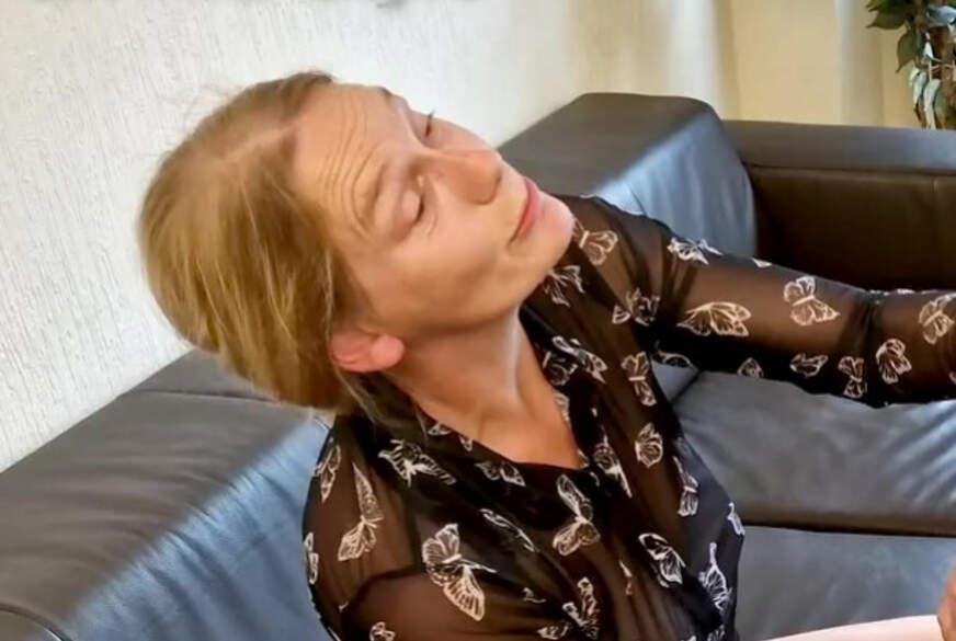 EmmaStyle: devotes D********k mittels Flogger zum D********t erzogen