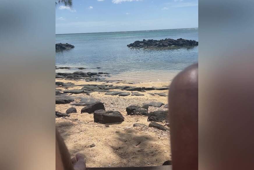 S****tmilfxxx: Titten Massage und den S*****z rein am öffentlichen Strand von Mauritius