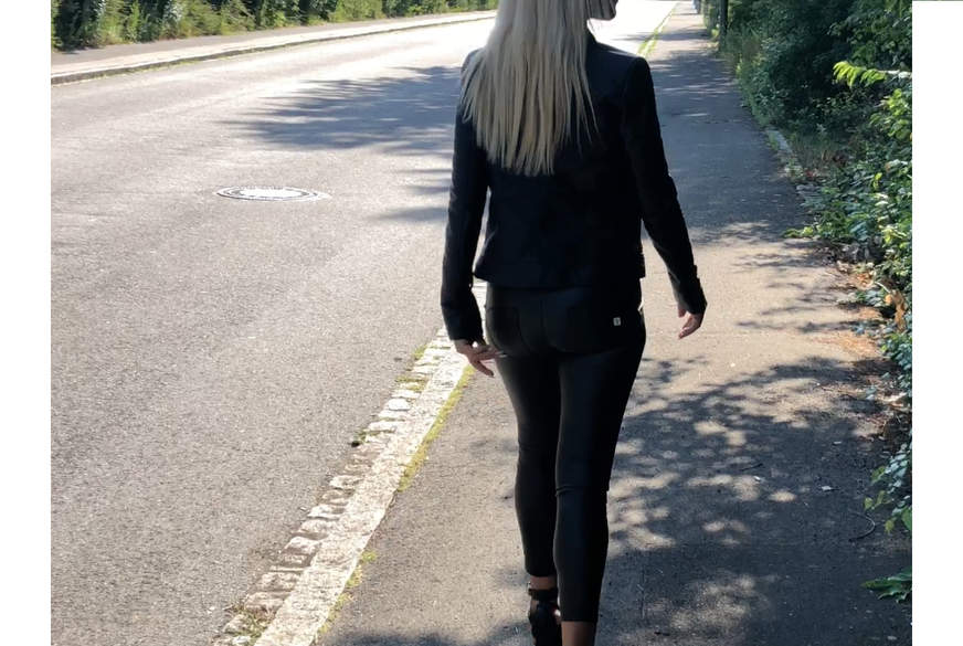 Straßenf*******n! Ich steig zu jedem ins Auto! von Daynia