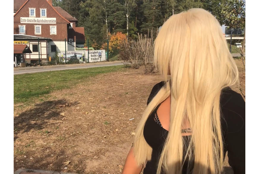 Daynia: Die Parkplatz S******e ! Versaute H******e 3L**h-F**k-P**s-Spielchen!