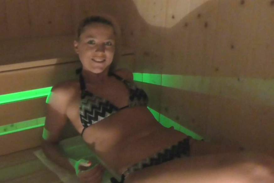 Sauna F**k mit der Schluck-H**e! Kollegens*****z platzt! von Daynia