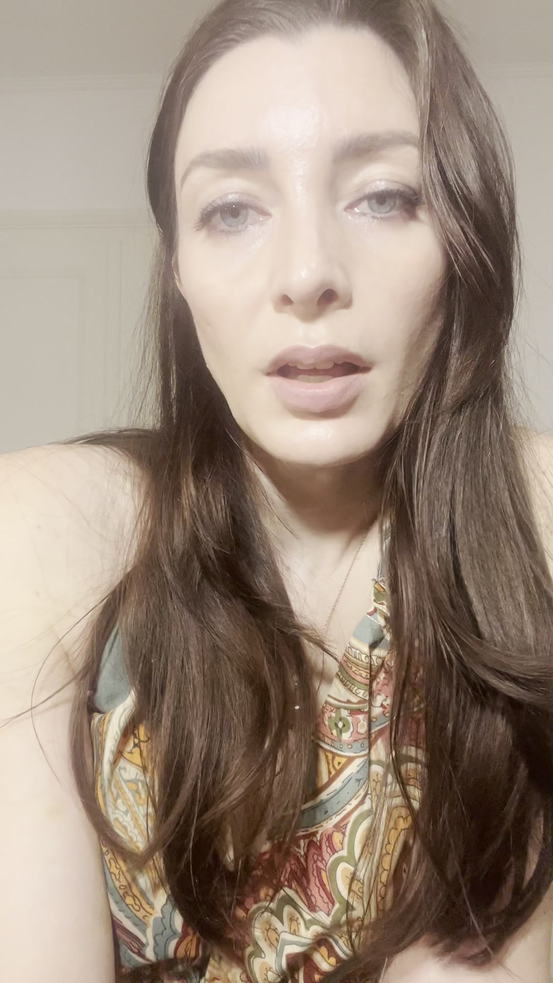 Könntest du mich denn so einfach beim Dating unterm Tisch fingern? Wie denkst du darüber?