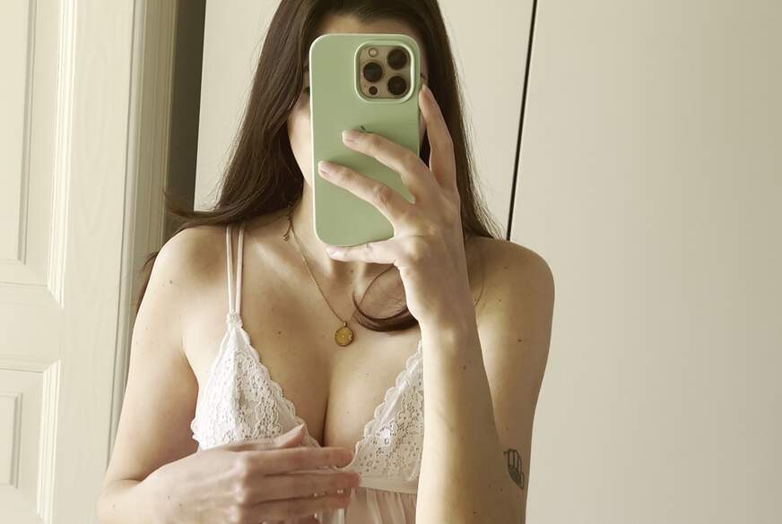 JessySecret: Wie findest du denn mein Outfit hier?