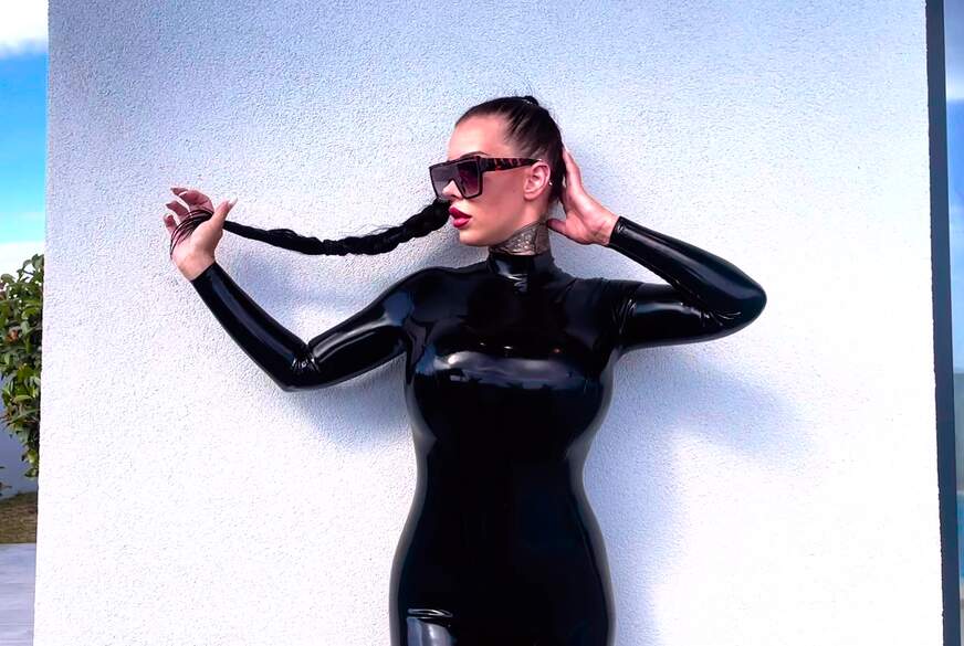 Pinkeln Latex Catsuit von MissAlessaMilano