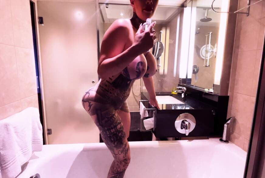 Heißes Pornostar-Model braucht einer Ölmassage mit ganze Körper zu entspannen von MissAlessaMilano