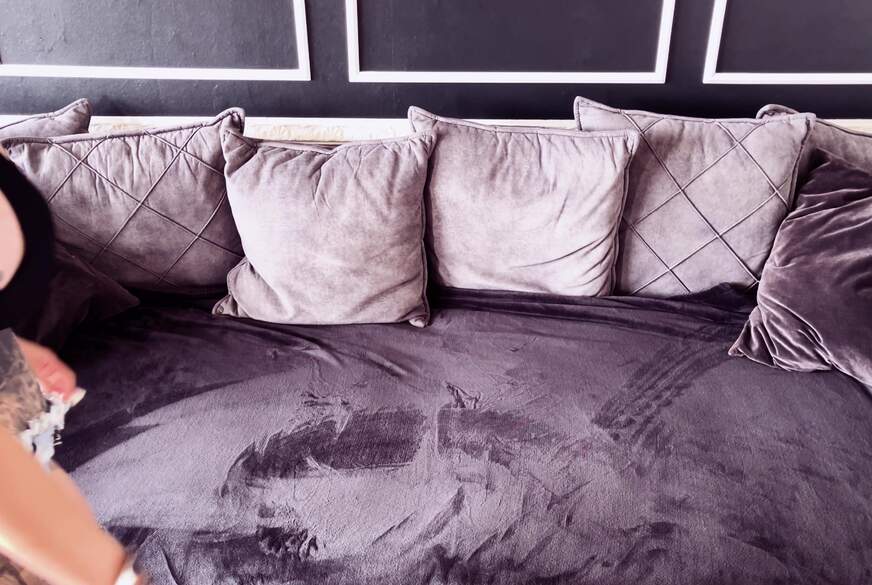 MissAlessaMilano: XXL Dildo in Fake Brüste f****n