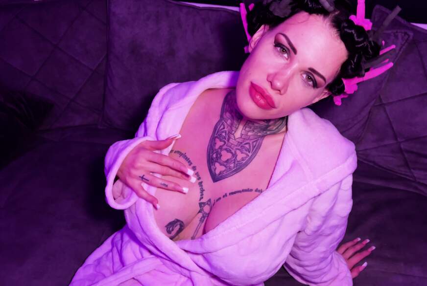 Sexy Raucher mit Pyjama Party von MissAlessaMilano