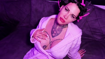 Sexy Raucher mit Pyjama Party
