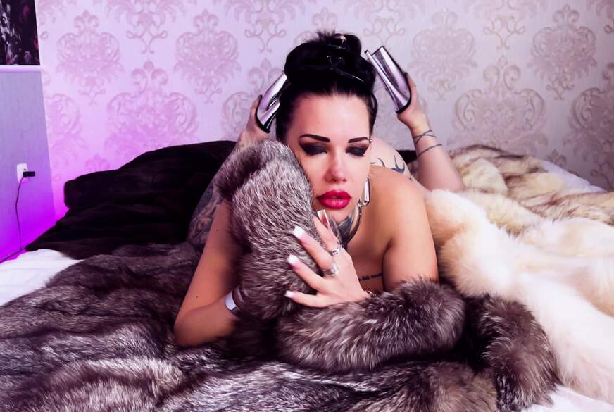 MissAlessaMilano: Pelz macht mir Geil